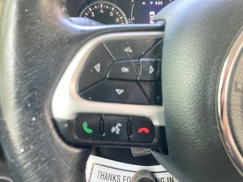Used 2019 Jeep Renegade Latitude w/ Cold Weather Group AWD/4WD image 36