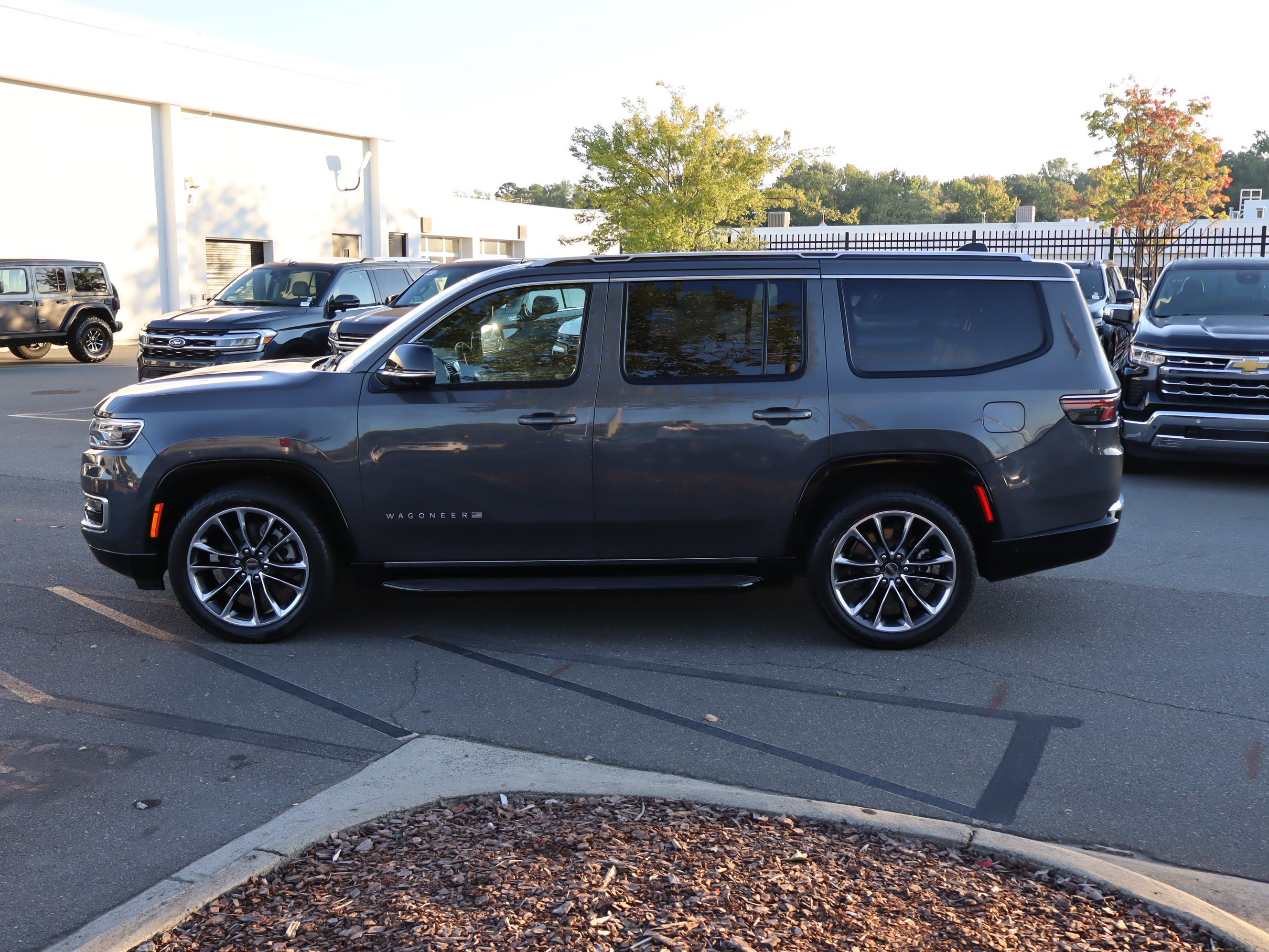 Used 2024 Jeep Wagoneer Series II w/ Convenience Group I AWD/4WD image 7
