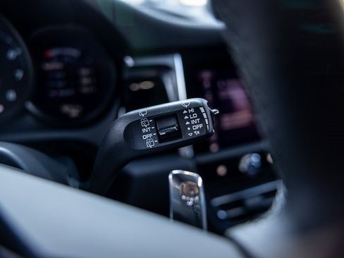 Used 2025 Porsche Macan image 42