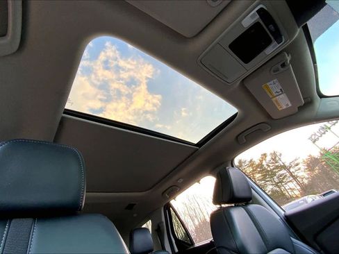 Used 2023 Honda Pilot Touring image 13