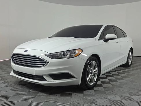 Used 2018 Ford Fusion SE FWD image 3