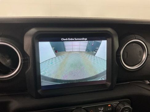 Used 2018 Jeep Wrangler Unlimited Sahara AWD/4WD image 20