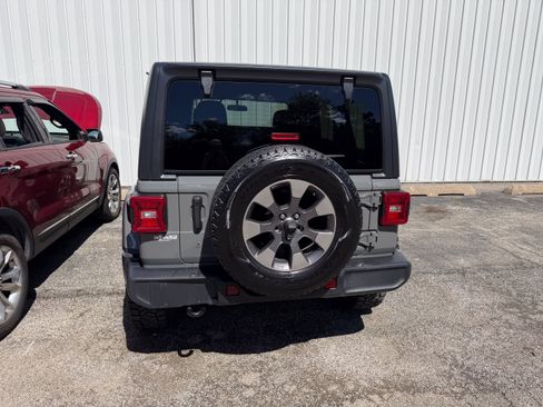 Used 2020 Jeep Wrangler Unlimited Sahara w/ Dual Top Group AWD/4WD image 12