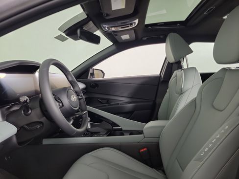 New 2025 Hyundai Elantra Limited image 24
