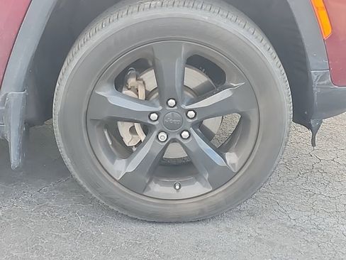 Certified 2023 Jeep Grand Cherokee Altitude image 28