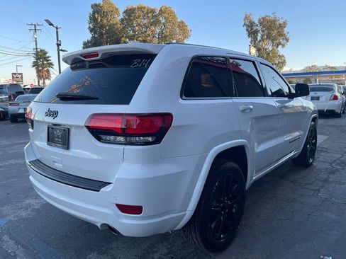 Used 2018 Jeep Grand Cherokee Altitude image 5
