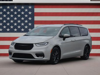 Used 2021 Chrysler Pacifica Touring w/ S Appearance Package