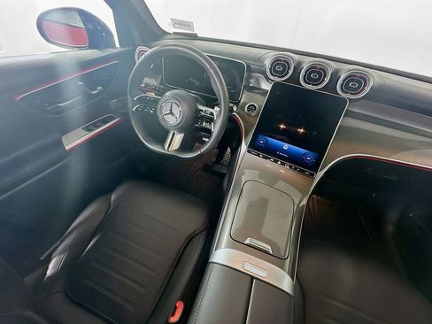 Used 2025 Mercedes-Benz GLC 300 4MATIC image 9