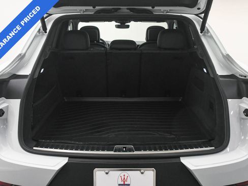 Used 2024 Porsche Cayenne Coupe image 7