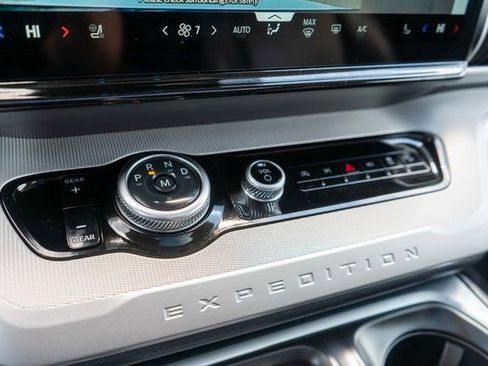 Used 2025 Ford Expedition Active AWD/4WD image 26