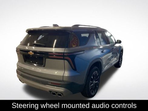 Used 2025 Chevrolet Traverse LT w/ Sun and Wheel Package image 7