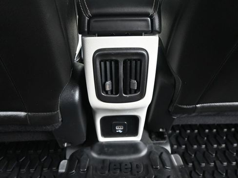 Used 2021 Jeep Compass Latitude w/ Sun and Sound Group AWD/4WD image 28