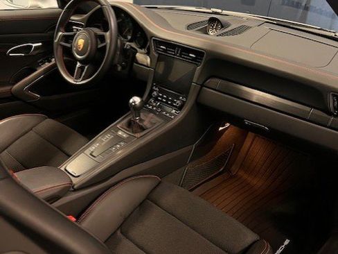 Used 2018 Porsche 911 GT3 image 34