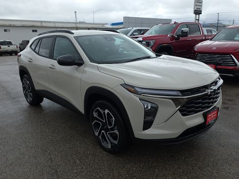 New 2026 Chevrolet Trax RS image 2