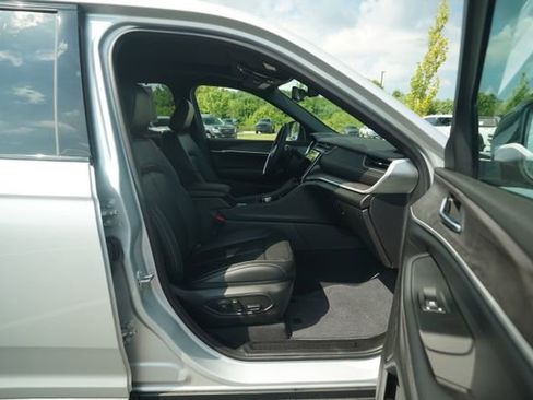 New 2025 Jeep Grand Cherokee L Limited w/ Luxury Tech Group II image 20