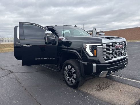 Used 2024 GMC Sierra 2500 Denali w/ Denali Reserve Package image 18