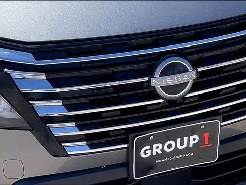 Used 2025 Nissan Rogue SV image 29