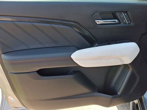 Used 2024 GMC Canyon AT4X w/ AT4X AEV Edition AWD/4WD image 9