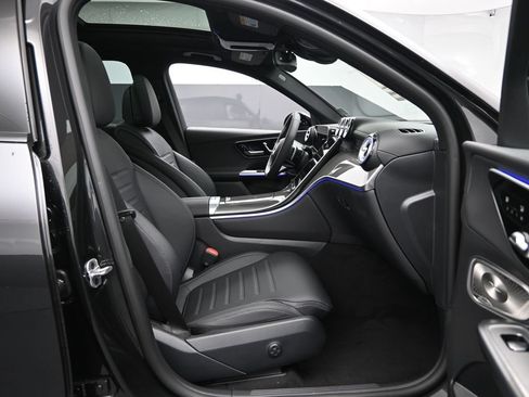 Used 2025 Mercedes-Benz GLC 300 4MATIC image 33