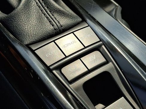 Used 2025 Toyota Camry SE FWD image 28