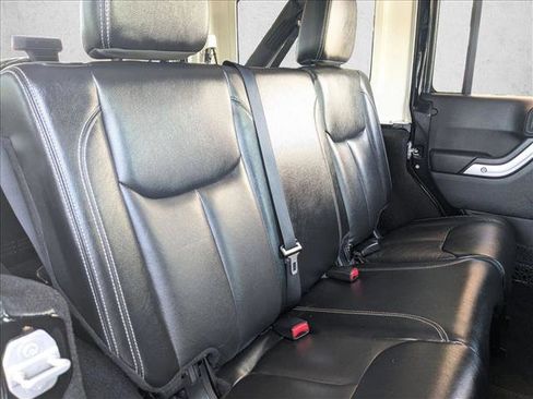 Used 2015 Jeep Wrangler Unlimited Sahara w/ Connectivity Group AWD/4WD image 18