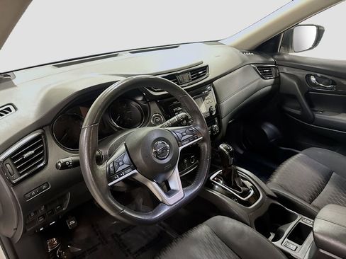 Used 2017 Nissan Rogue SV image 10