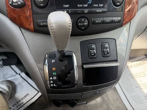 Used 2008 Toyota Sienna FWD image 13