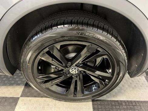 Certified 2023 Volkswagen Tiguan SE R-Line FWD image 11