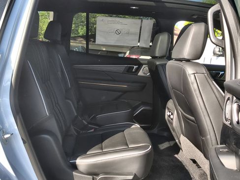 New 2026 Buick Enclave Avenir w/ Super Cruise Package FWD image 28