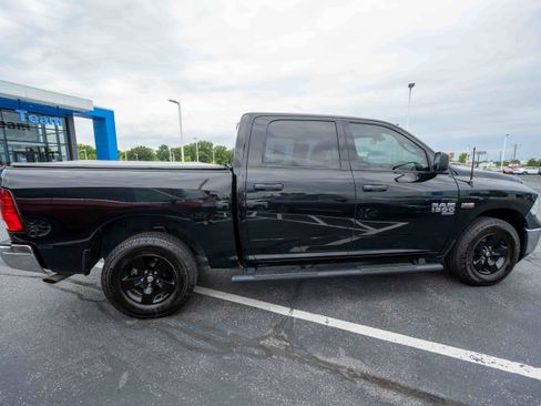 Used 2021 RAM 1500 4x4 Crew Cab Classic w/ Chrome Appearance Group image 6