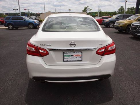 Used 2016 Nissan Altima 2.5 SV w/ Convenience Package FWD image 2