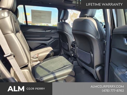 New 2025 Jeep Grand Cherokee L Altitude AWD/4WD image 11