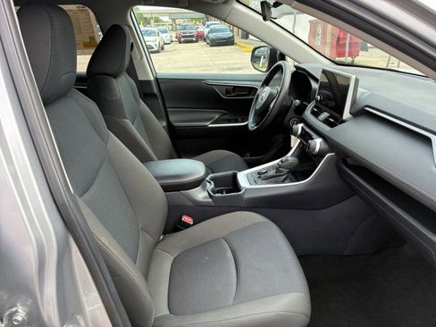 Used 2025 Toyota RAV4 LE AWD/4WD image 30
