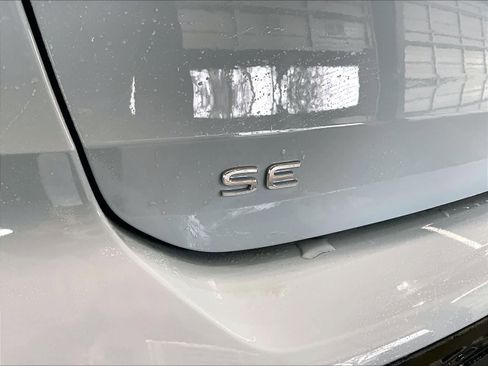 New 2026 Volkswagen Taos SE image 25