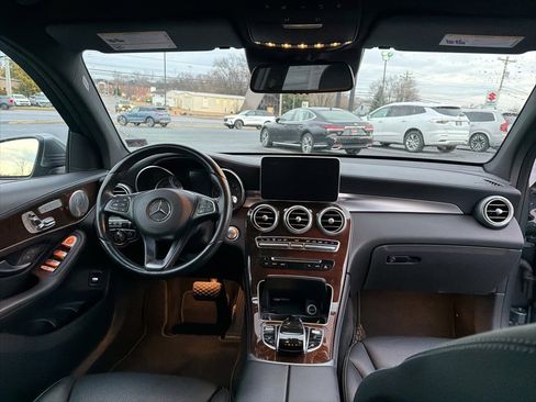Used 2017 Mercedes-Benz GLC 300 4MATIC image 24