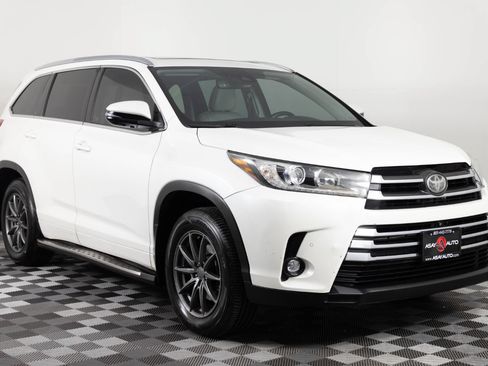 Used 2019 Toyota Highlander Limited Platinum AWD/4WD image 11