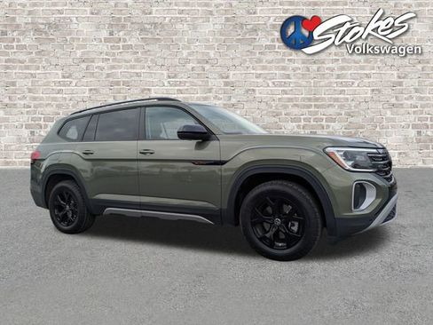 Certified 2025 Volkswagen Atlas Peak Edition SE image 2