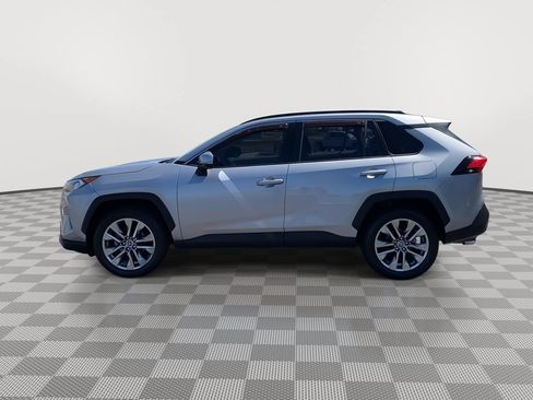 Used 2019 Toyota RAV4 XLE Premium FWD image 4
