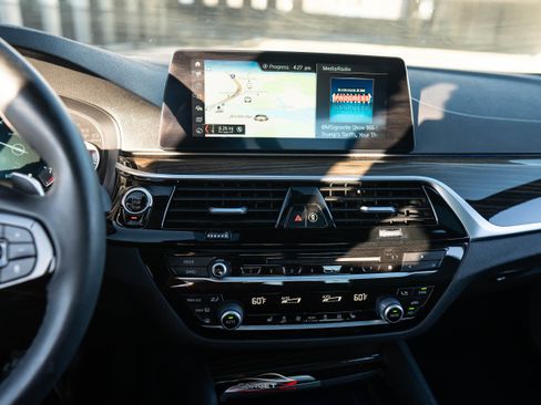 Used 2019 BMW 540i image 28