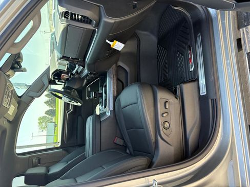 Used 2026 Chevrolet Silverado 1500 LTZ AWD/4WD image 15