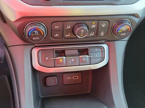 Used 2022 GMC Acadia SLE w/ Driver Convenience Package image 26