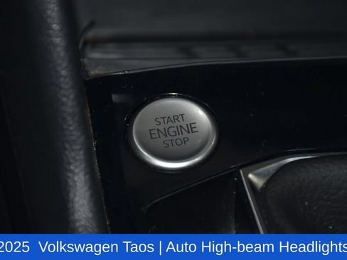 Used 2025 Volkswagen Taos SE FWD image 14