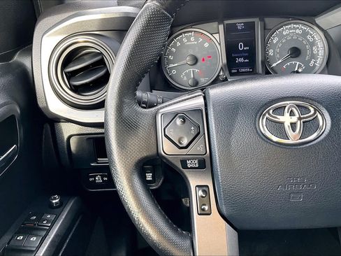 Used 2017 Toyota Tacoma TRD Off-Road w/ Tow Package AWD/4WD image 22