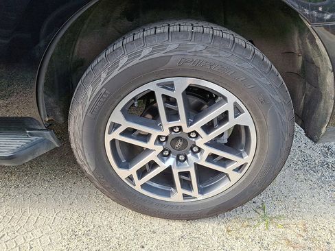 Used 2025 Ford Expedition Active AWD/4WD image 8