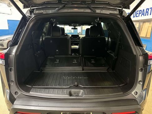 Used 2025 Nissan Pathfinder Rock Creek AWD/4WD image 22