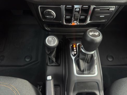 Used 2024 Jeep Wrangler Sport S image 14