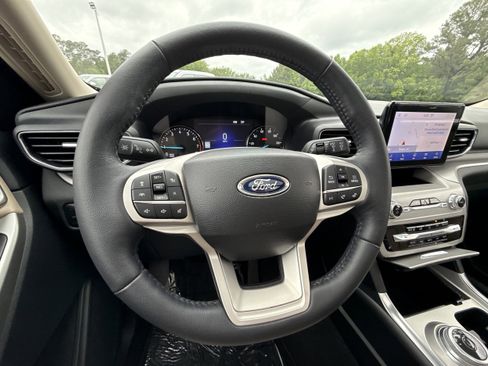Used 2023 Ford Explorer XLT w/ Equipment Group 202A AWD/4WD image 13