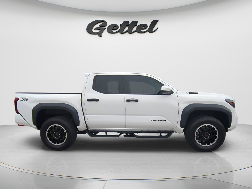 Used 2025 Toyota Tacoma TRD Off-Road AWD/4WD image 4