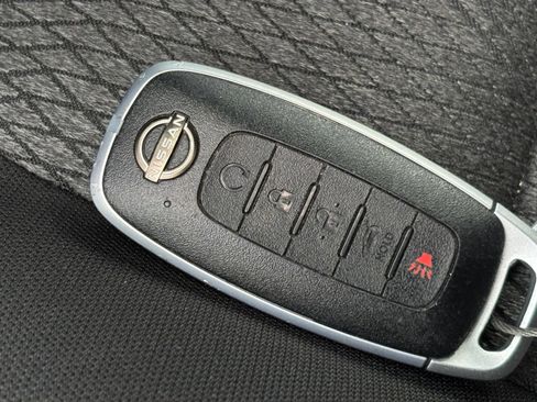 Used 2025 Nissan Rogue SV AWD/4WD image 20
