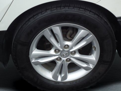 Used 2011 Hyundai Tucson GLS image 9